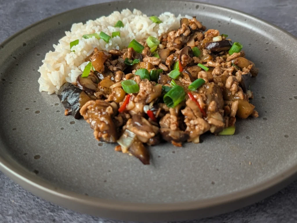 Ròu Mò Qié Zi med aubergine, hakket svinekød og shiitake